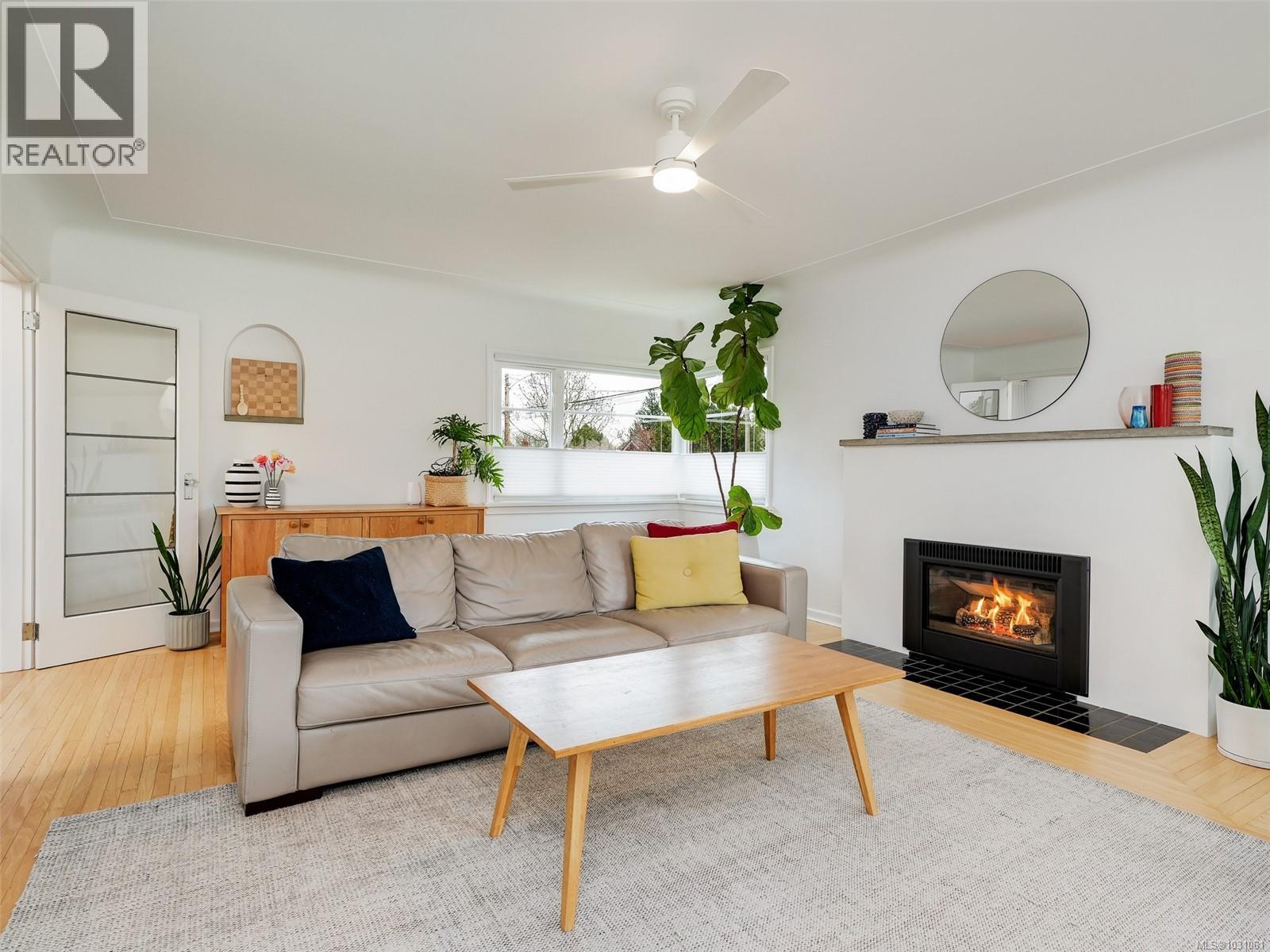  2420 Bowker Avenue, Oak Bay