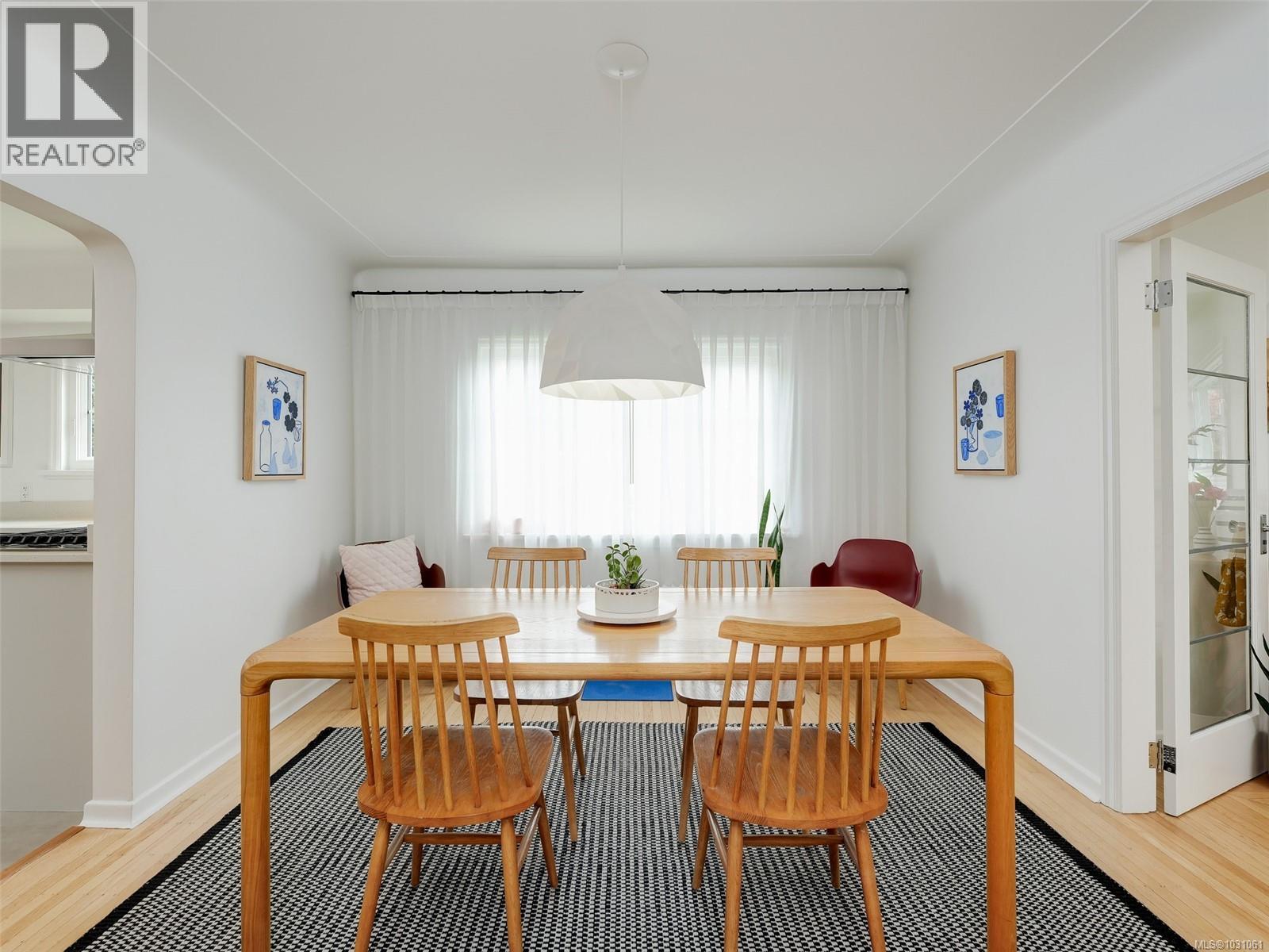  2420 Bowker Avenue, Oak Bay