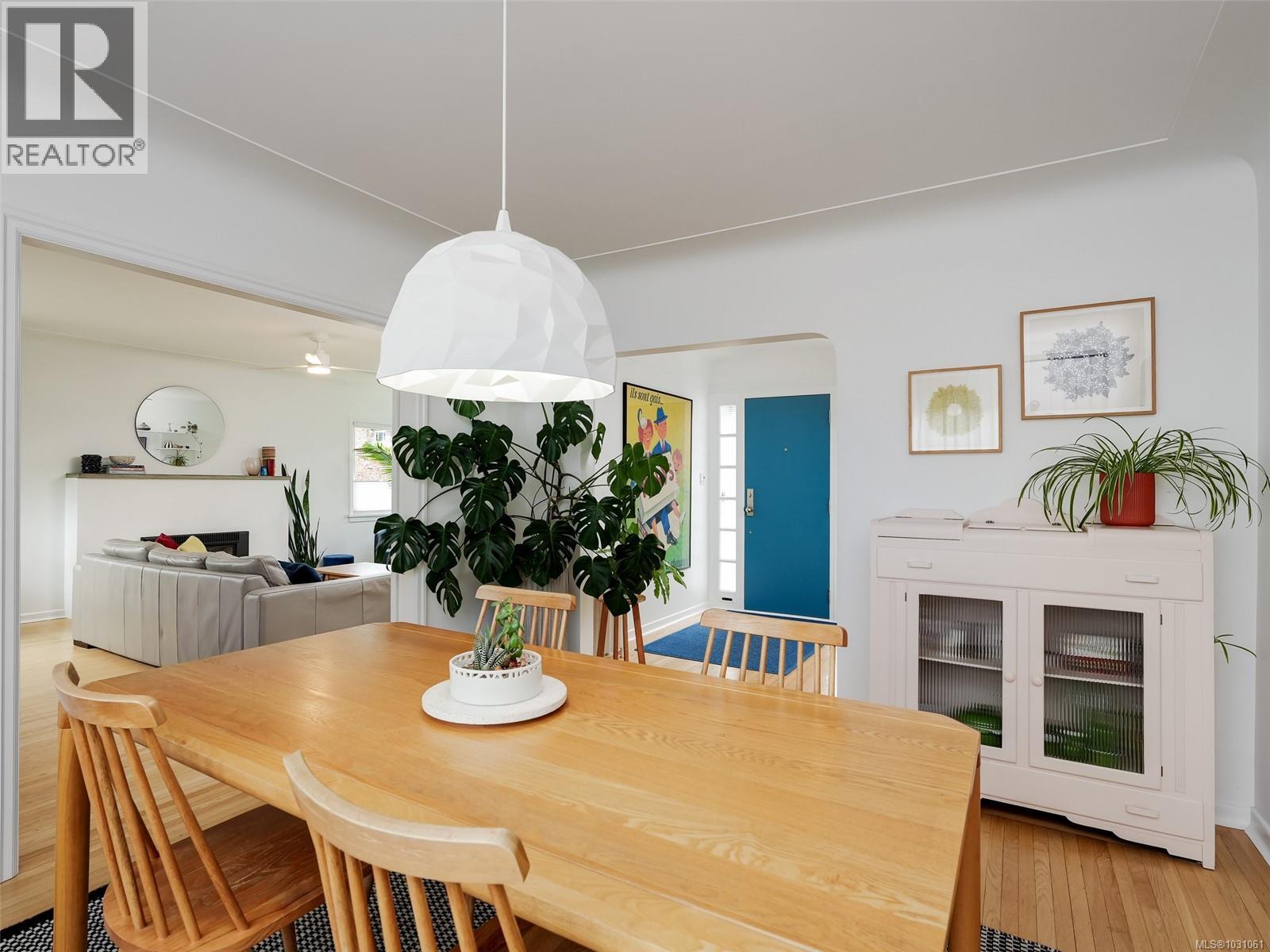  2420 Bowker Avenue, Oak Bay