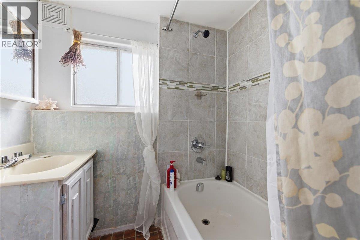 2002 21 Avenue, Vernon