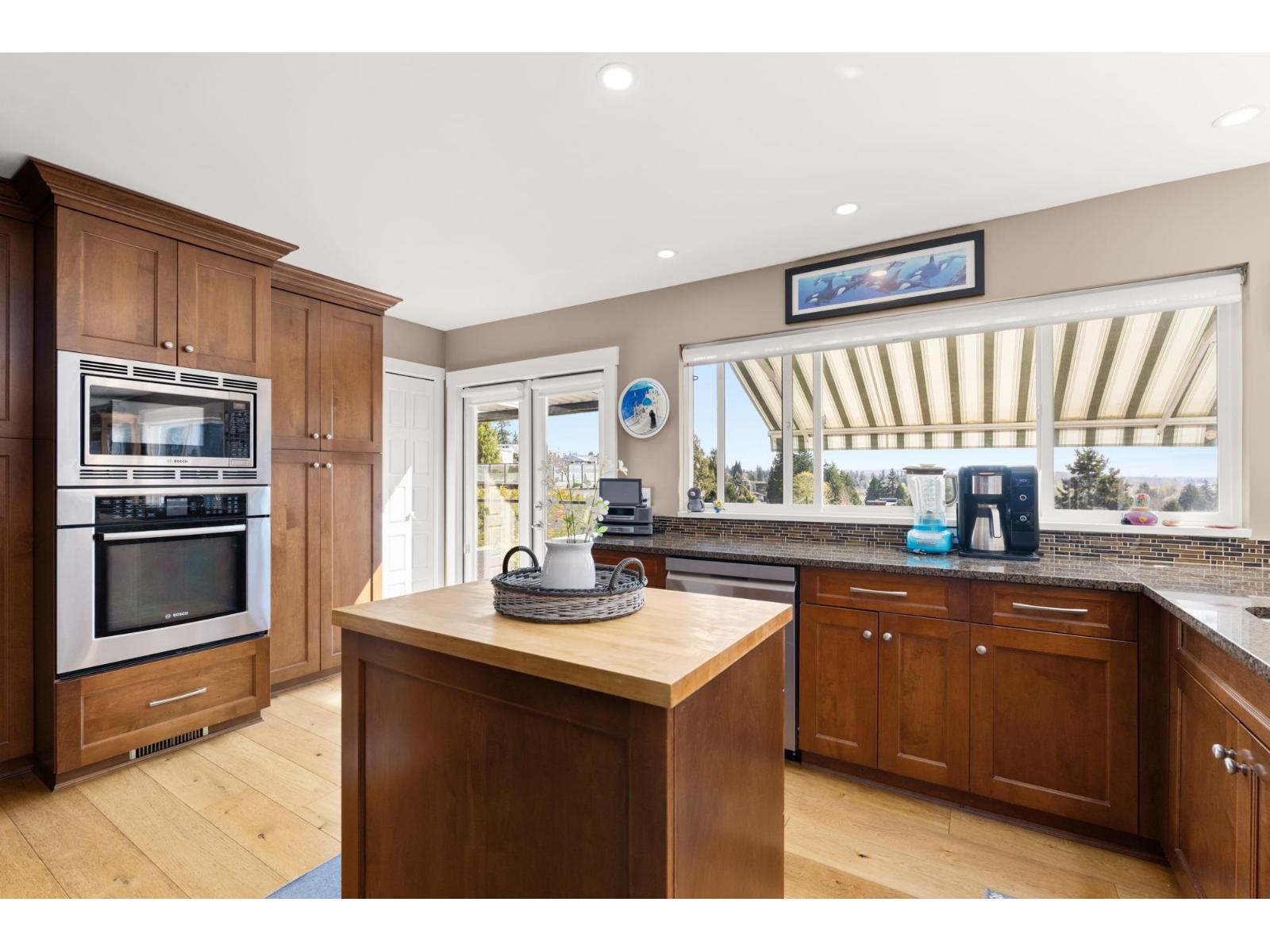 15535 ROYAL AVENUE, White Rock