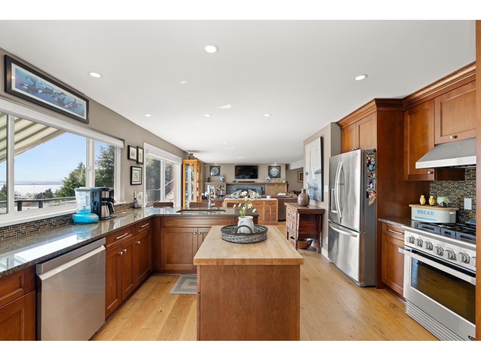 15535 ROYAL AVENUE, White Rock