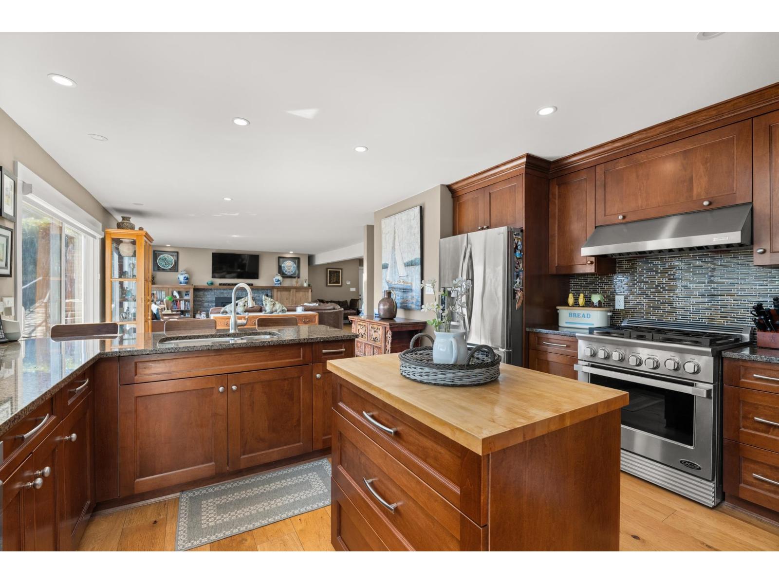 15535 ROYAL AVENUE, White Rock