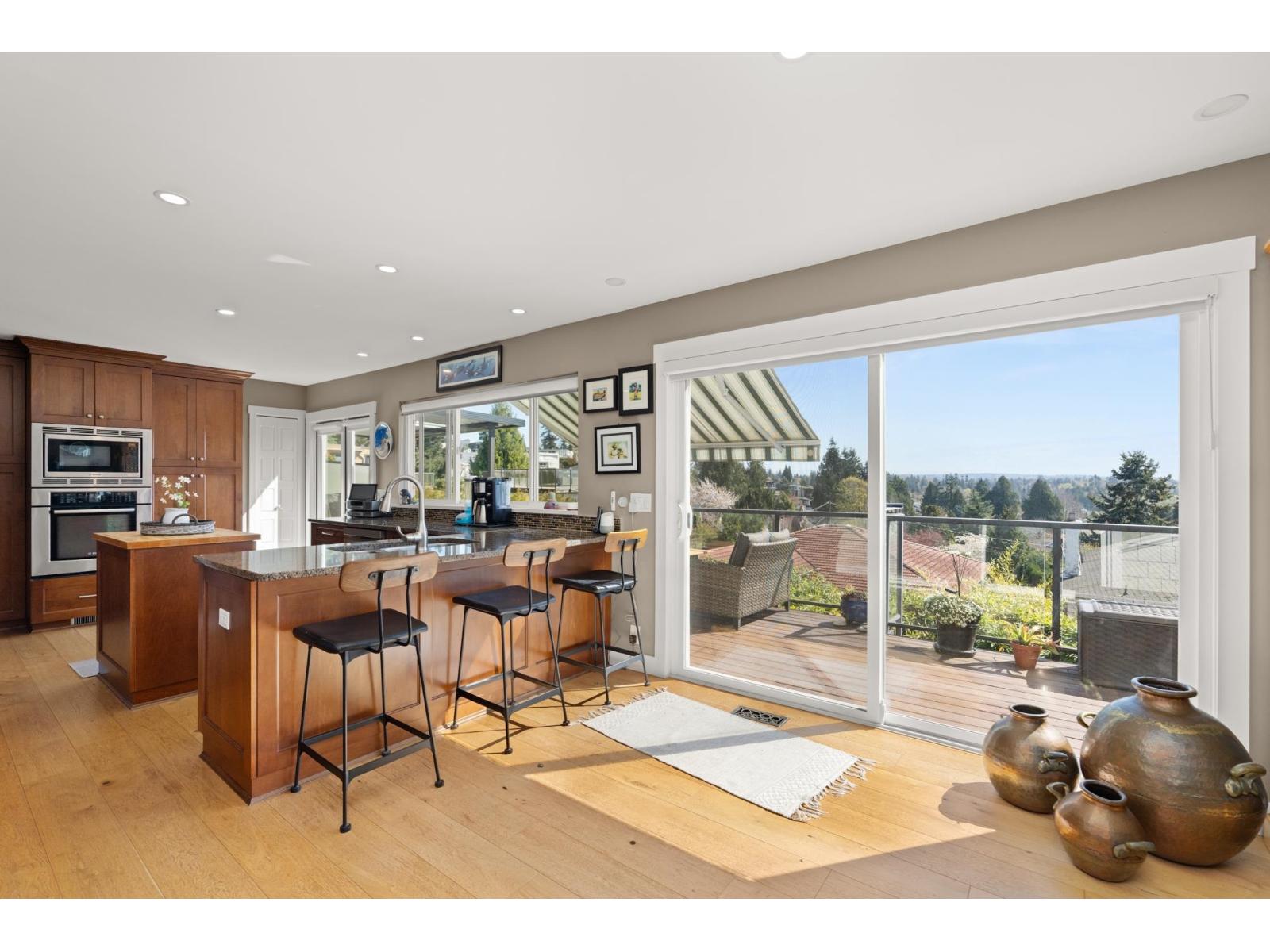 15535 ROYAL AVENUE, White Rock