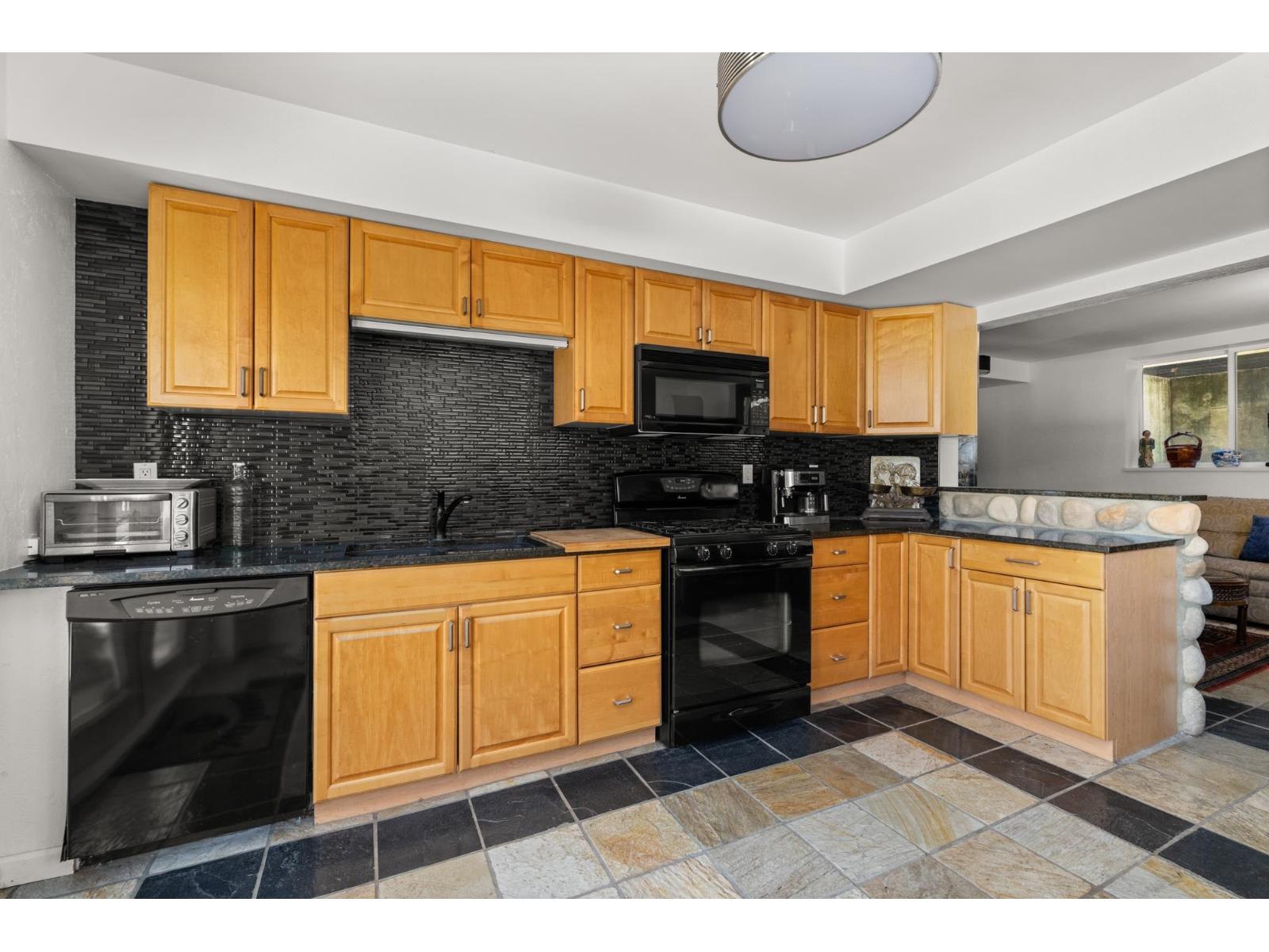 15535 ROYAL AVENUE, White Rock