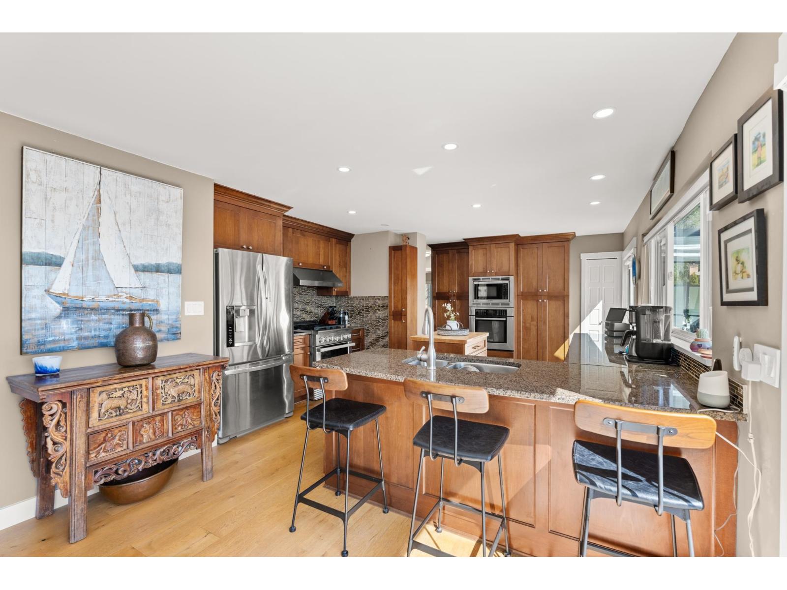 15535 ROYAL AVENUE, White Rock