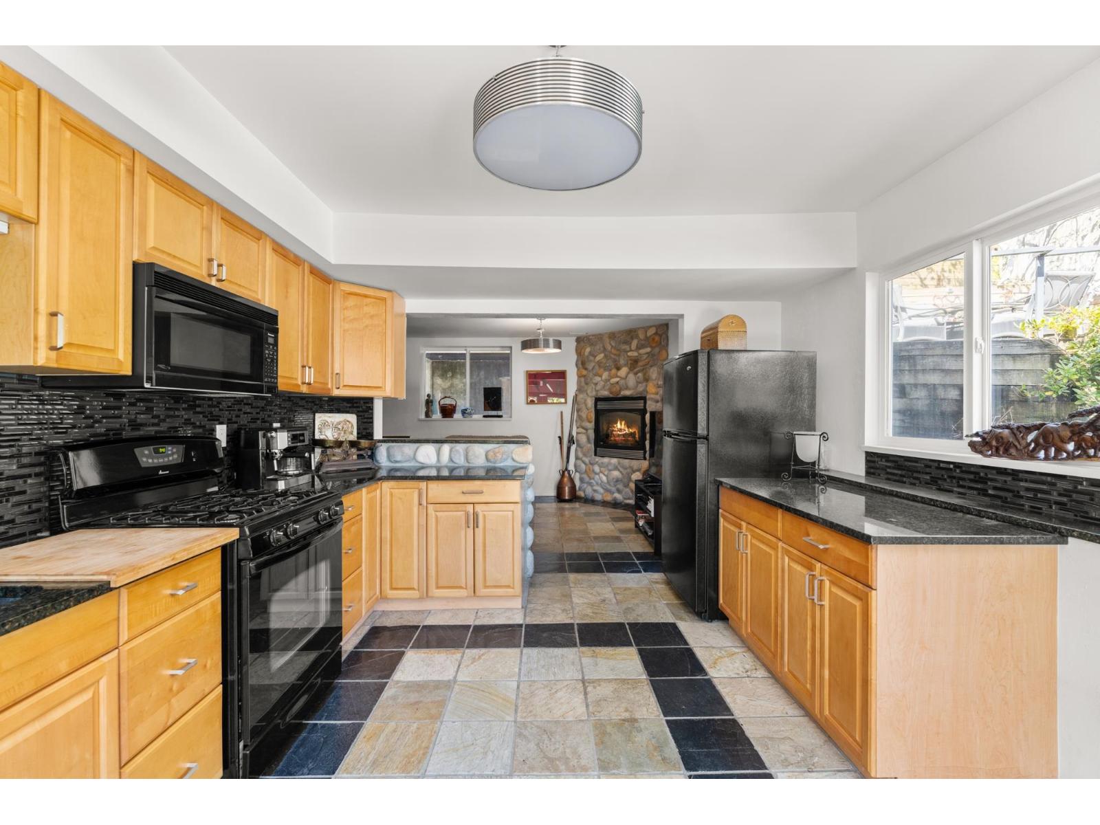 15535 ROYAL AVENUE, White Rock