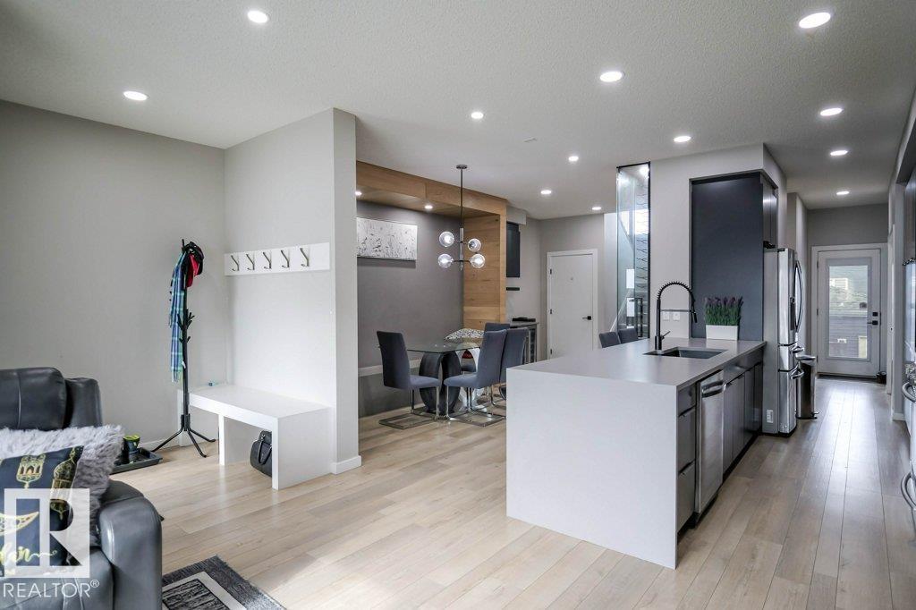 266 CHARLESWORTH DR SW - 5