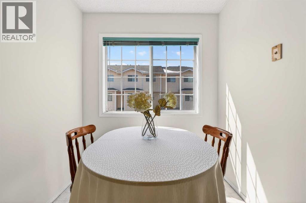 Single Family House 4 Level for Sale in  Hawkstone Manor NW Hawkwood Calgary 