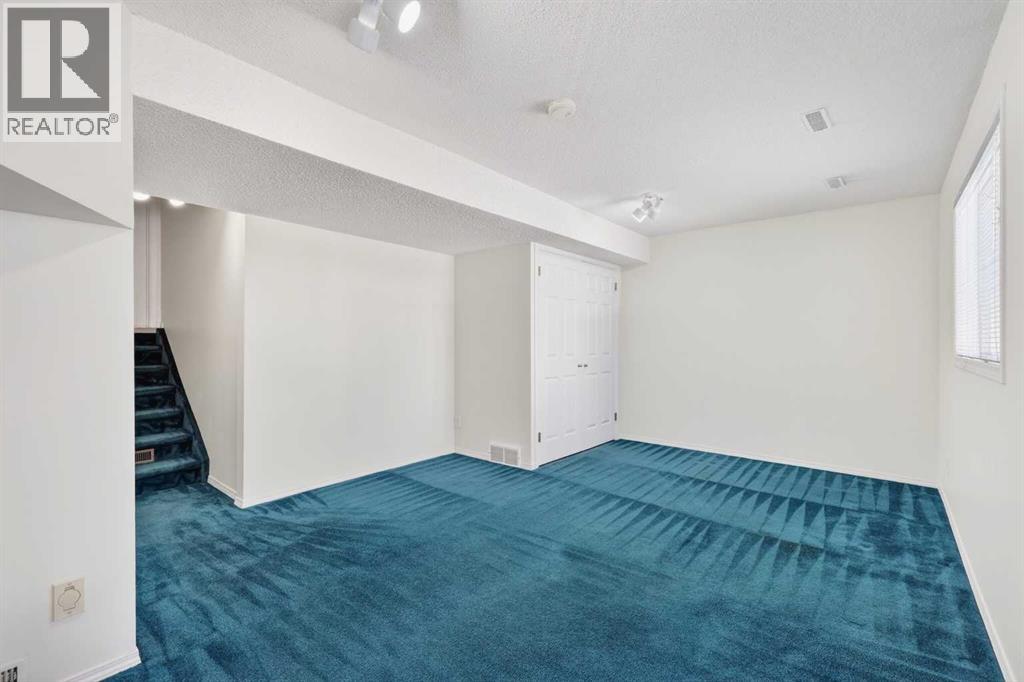 Single Family House 4 Level for Sale in  Hawkstone Manor NW Hawkwood Calgary 