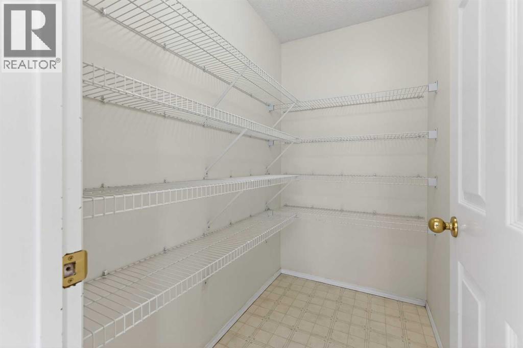 Single Family House 4 Level for Sale in  Hawkstone Manor NW Hawkwood Calgary 