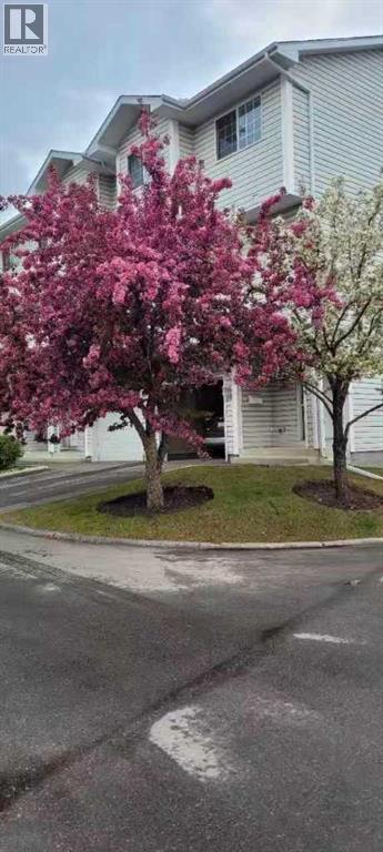 Single Family House 4 Level for Sale in  Hawkstone Manor NW Hawkwood Calgary 