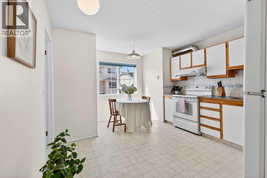 Single Family House 4 Level for Sale in  Hawkstone Manor NW Hawkwood Calgary 