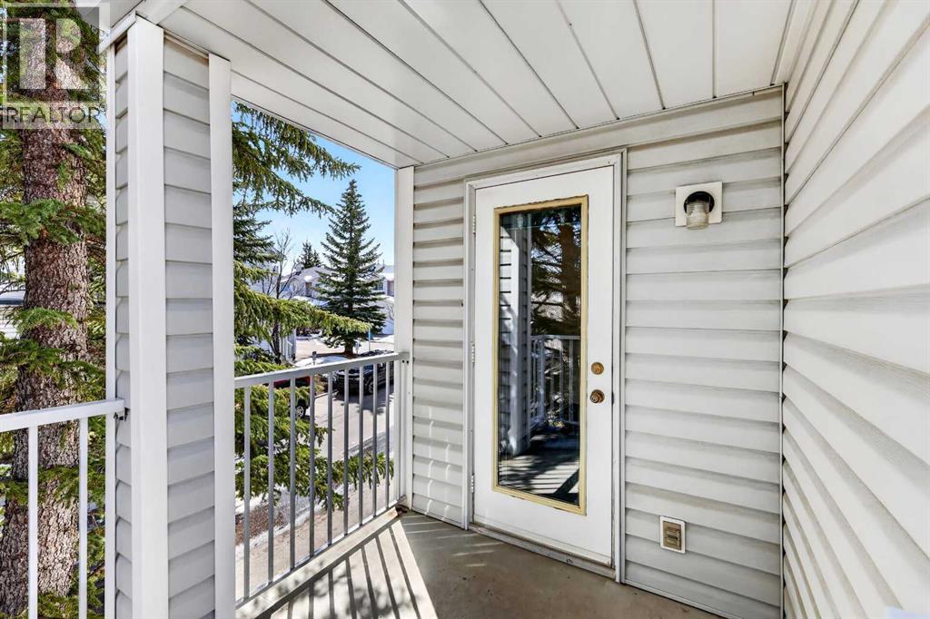 Single Family House 4 Level for Sale in  Hawkstone Manor NW Hawkwood Calgary 