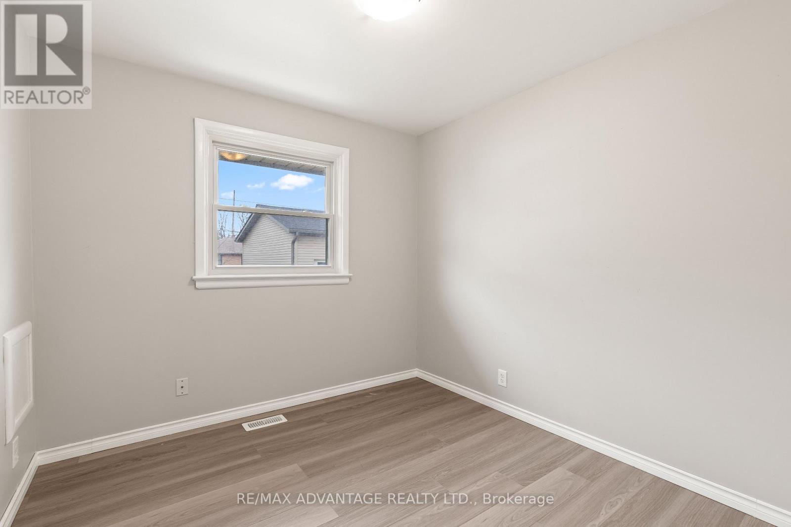 1920 DULUTH CRESCENT Property Photo