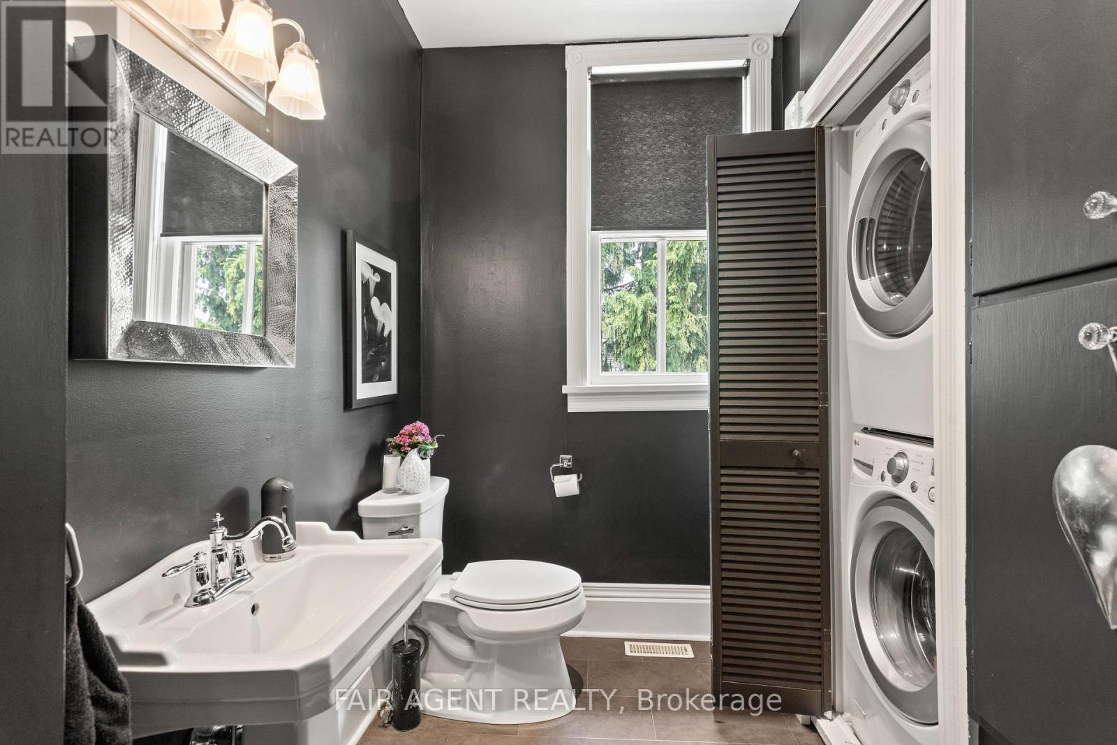 26 DALY AVENUE — photo 24