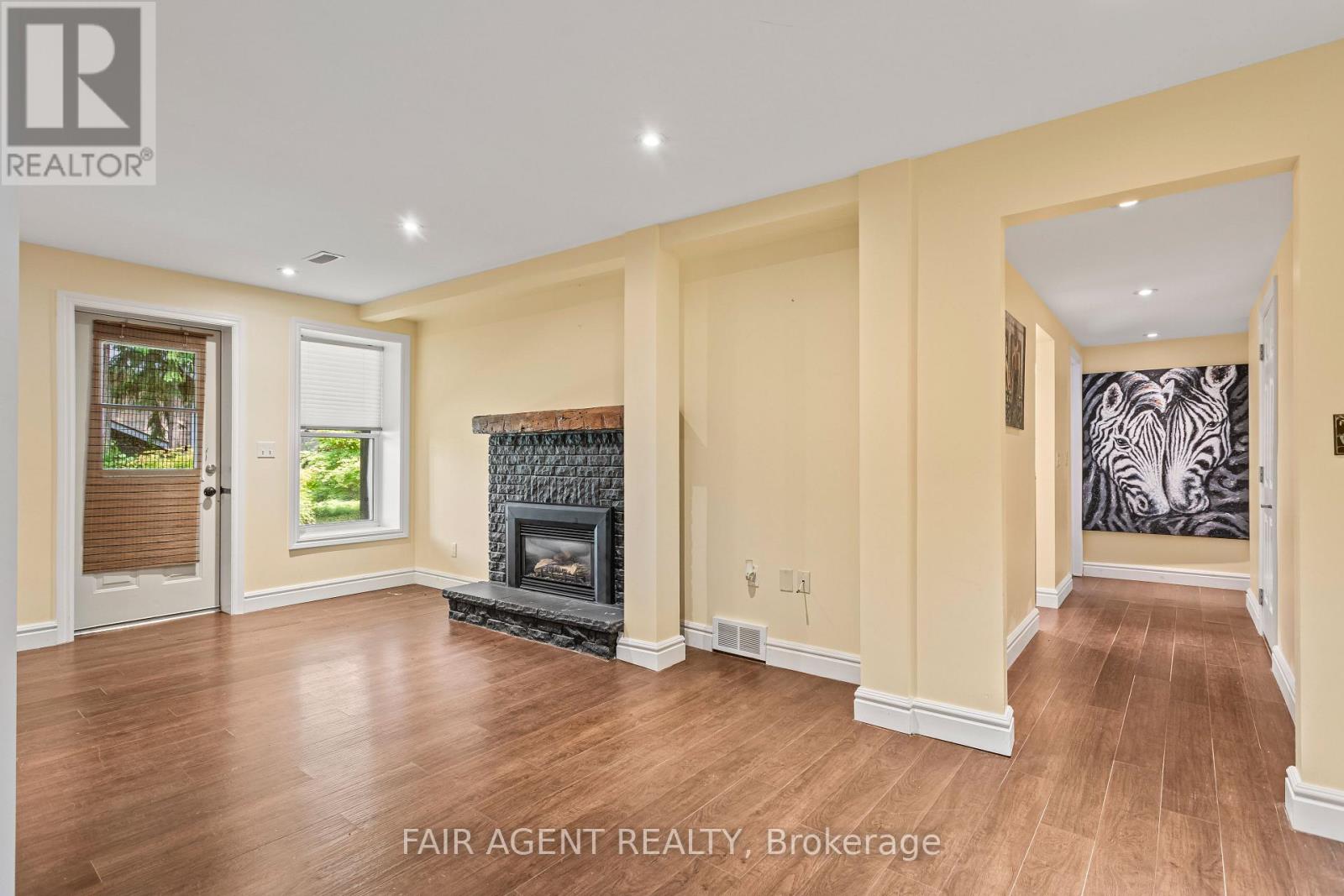 26 DALY AVENUE — photo 33