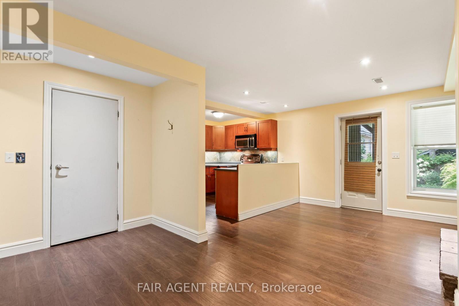 26 DALY AVENUE — photo 34