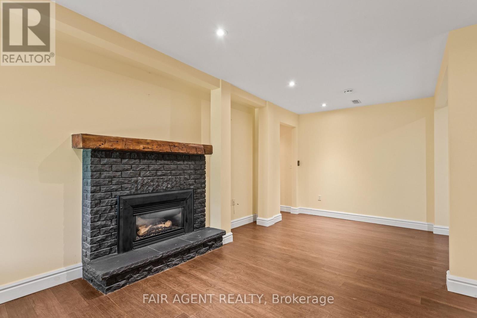 26 DALY AVENUE — photo 35
