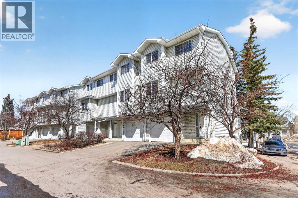 Single Family House 4 Level for Sale in  Hawkstone Manor NW Hawkwood Calgary 