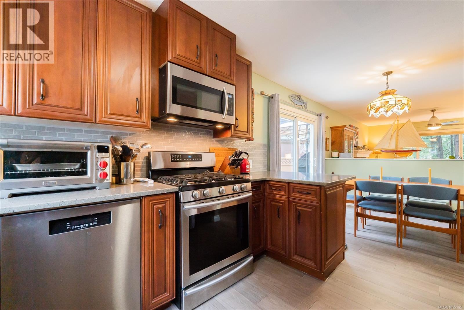 4080 Salal Dr - 20