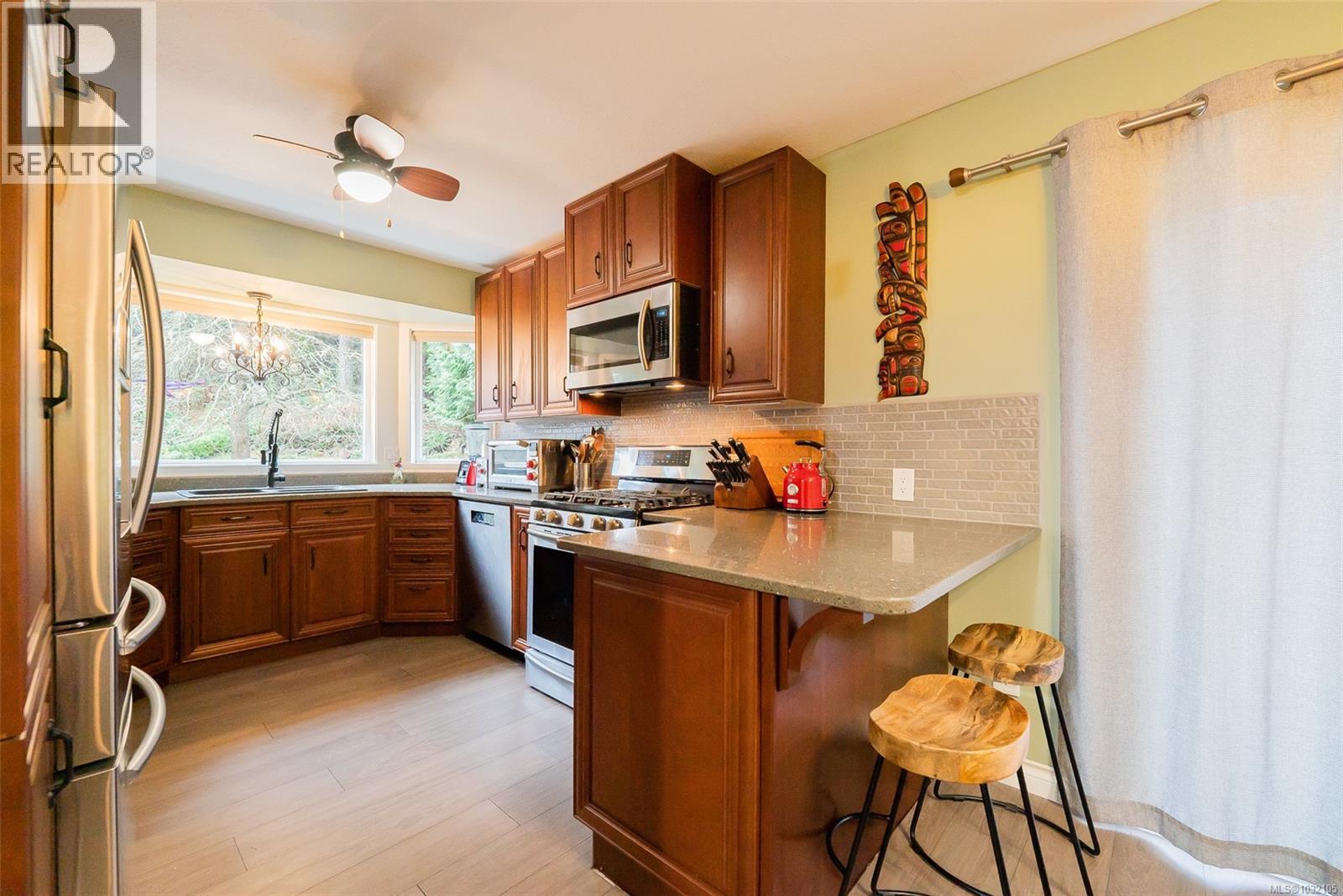 4080 Salal Dr - 4