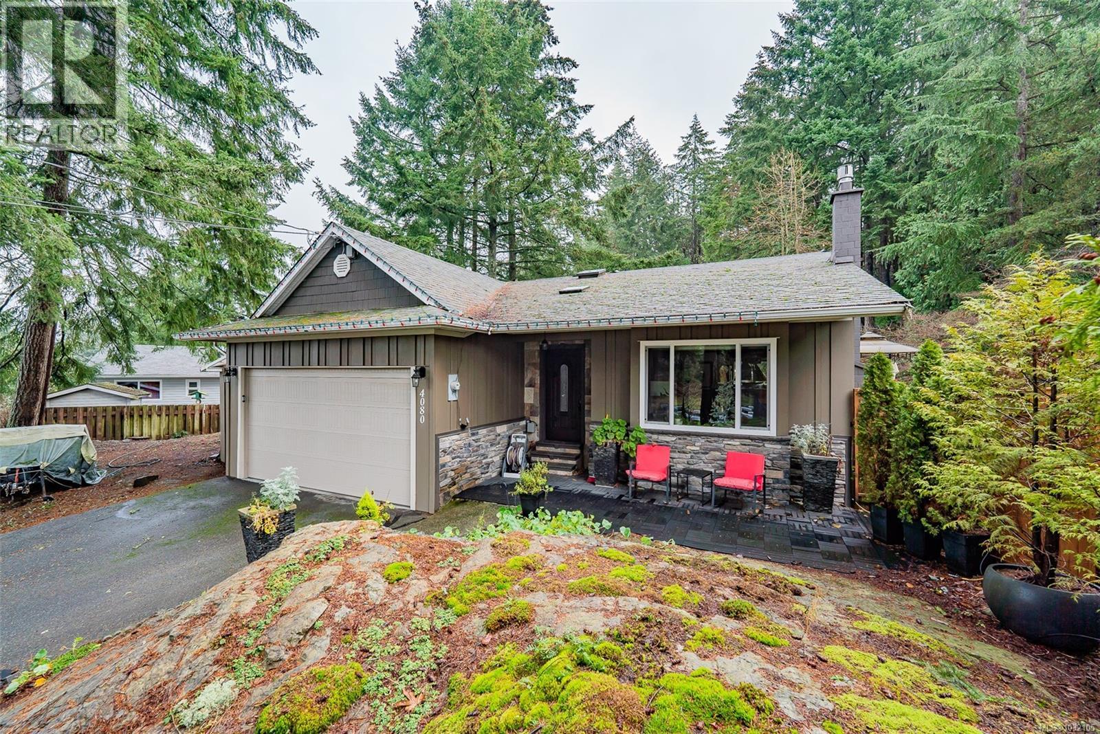 4080 Salal Dr - 11