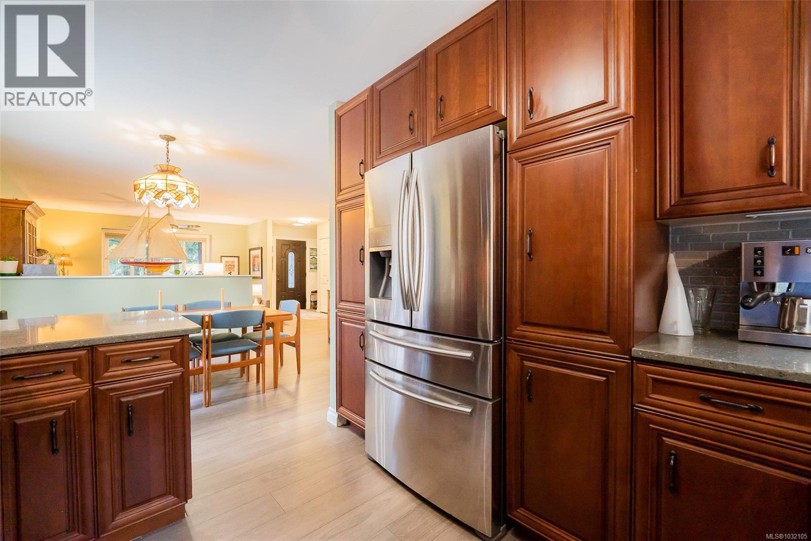 4080 Salal Dr - 23