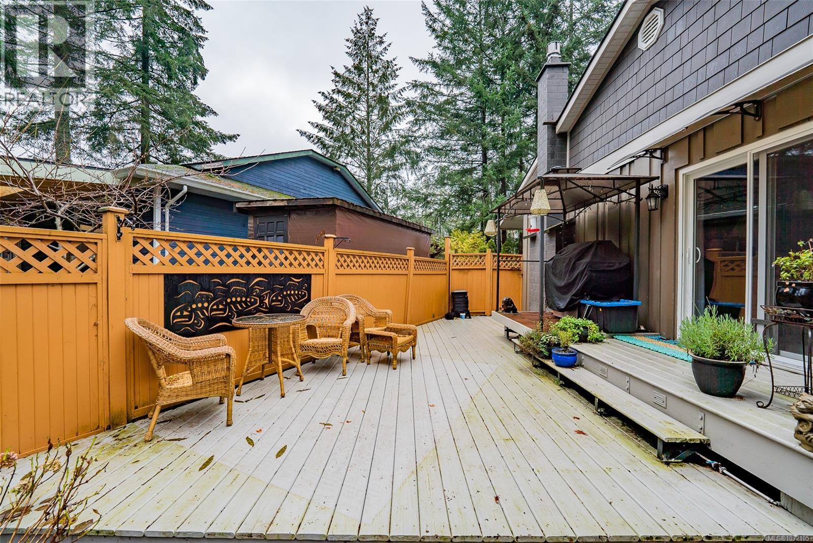 4080 Salal Dr - 32