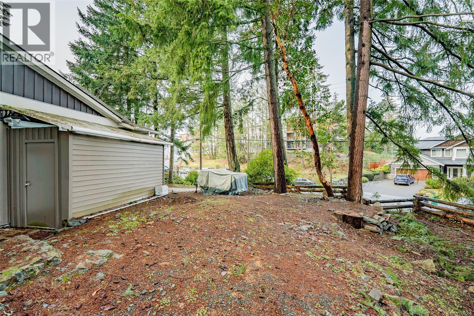 4080 Salal Dr - 40