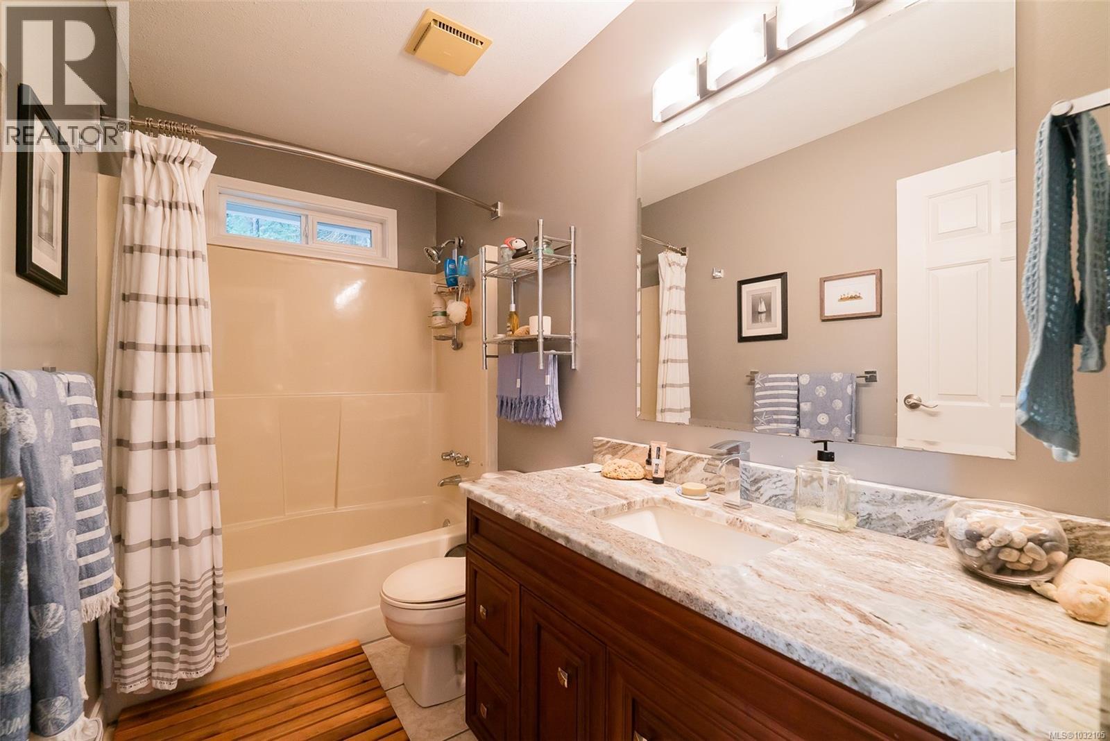 4080 Salal Dr - 26