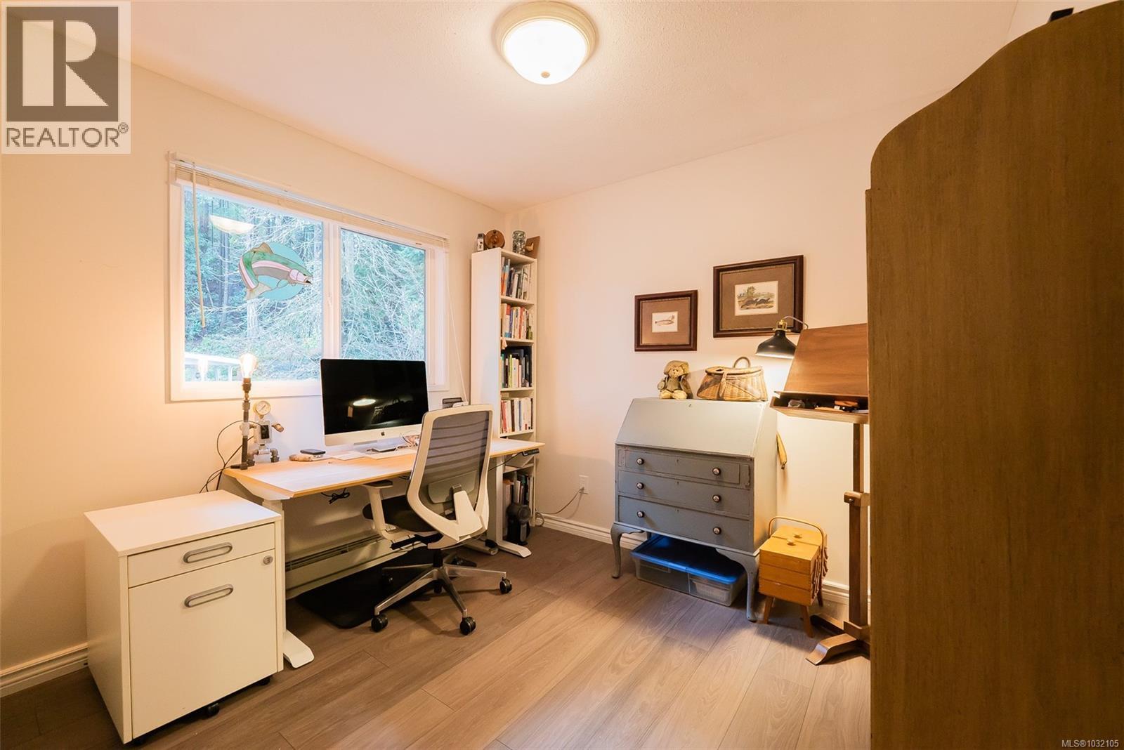 4080 Salal Dr - 6