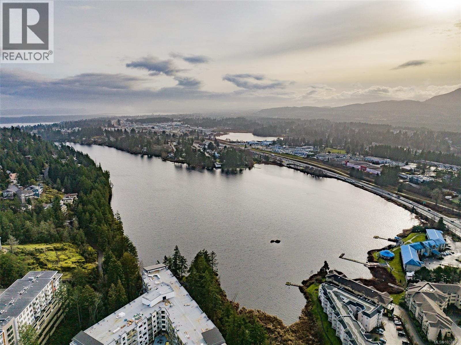 4080 Salal Dr - 9