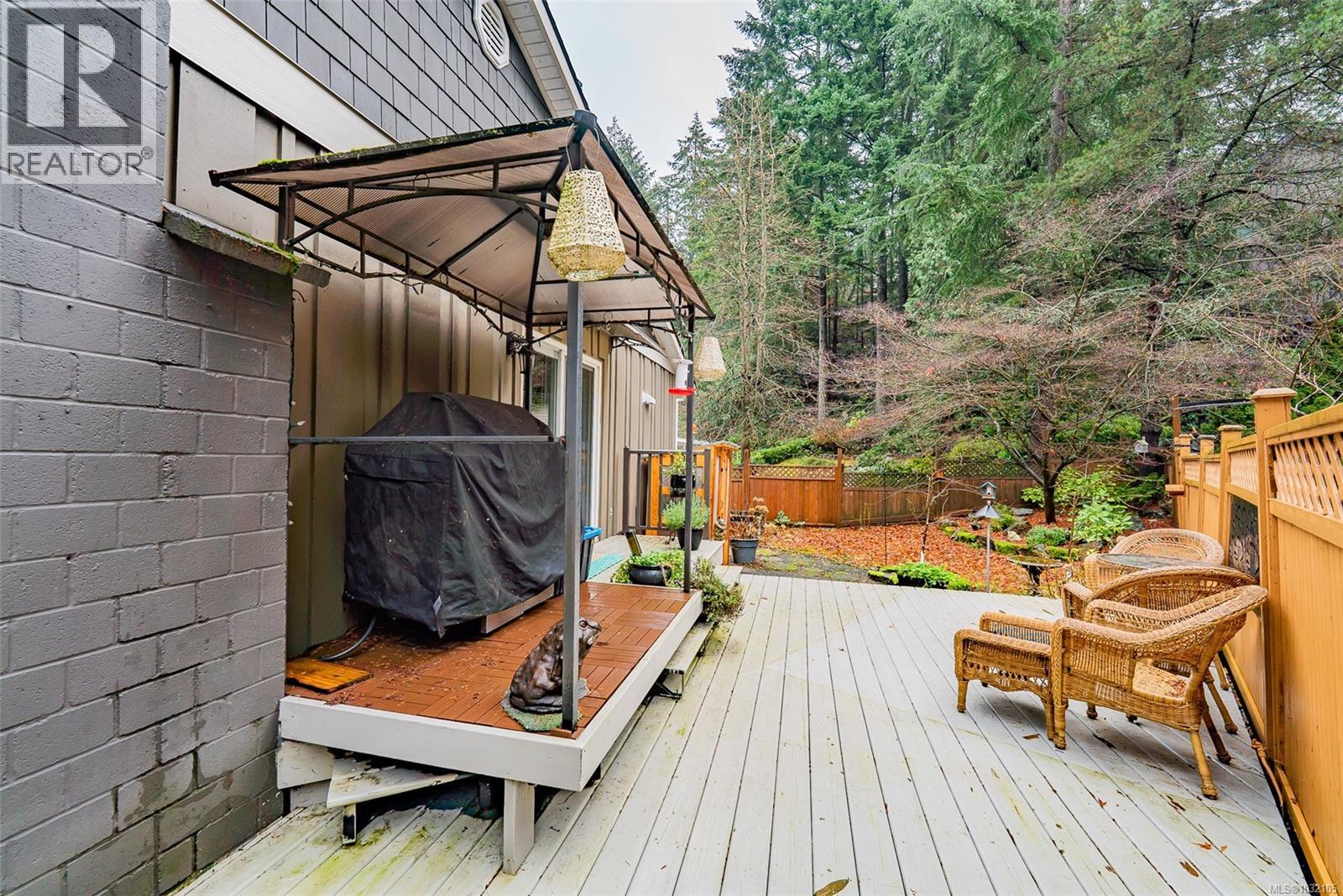 4080 Salal Dr - 7