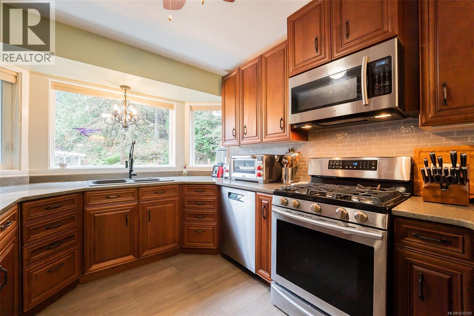 4080 Salal Dr - 21