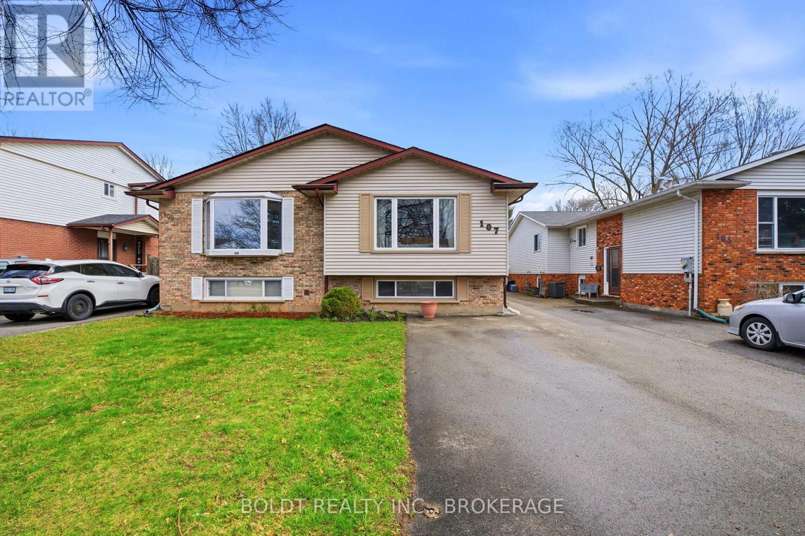 107 CHAPEL HILL CRESCENT