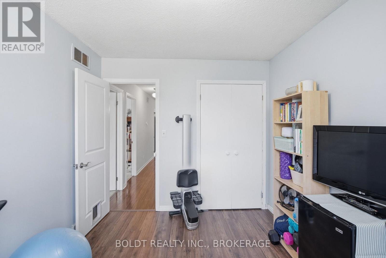 107 CHAPEL HILL CRESCENT — photo 21