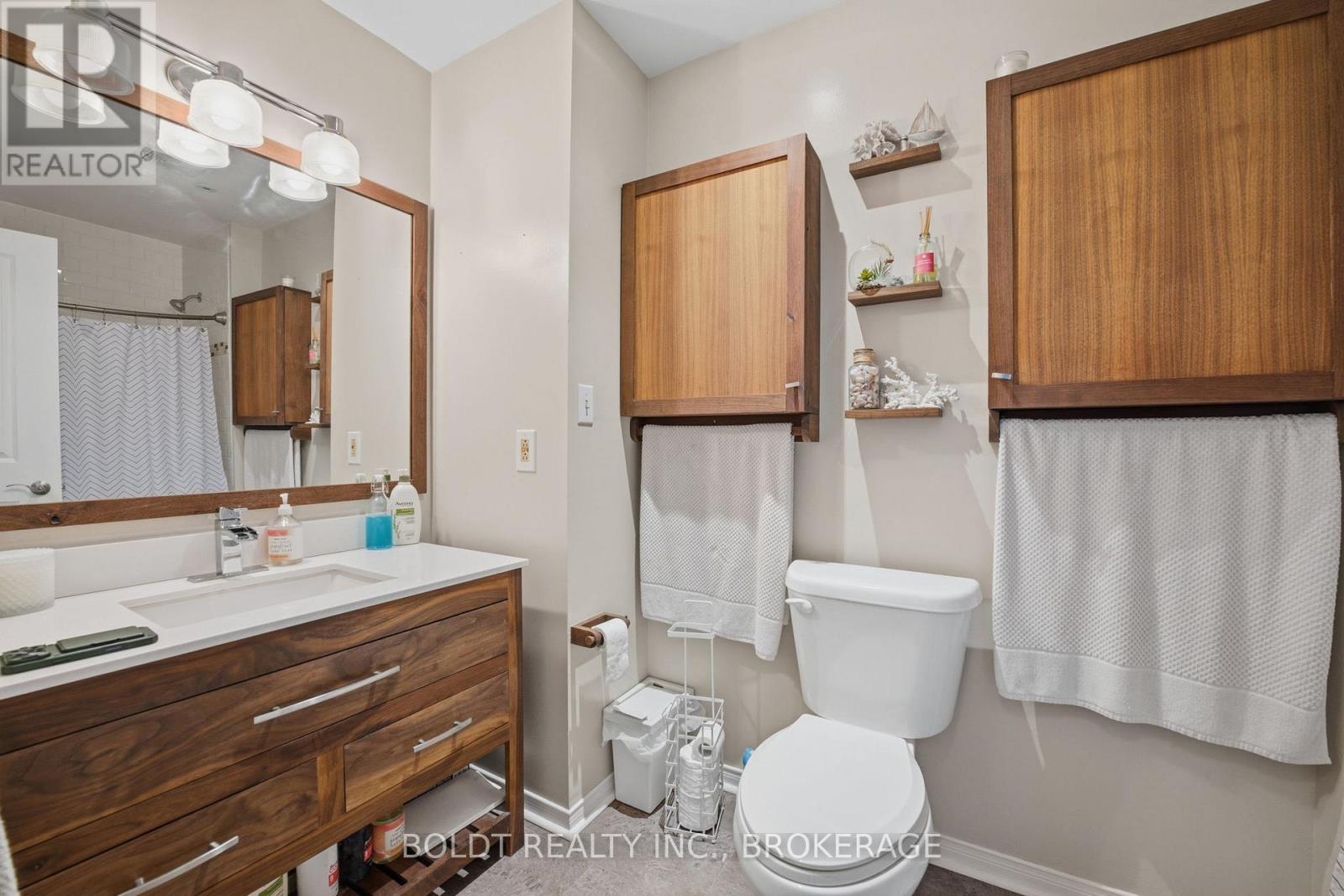 107 CHAPEL HILL CRESCENT — photo 24