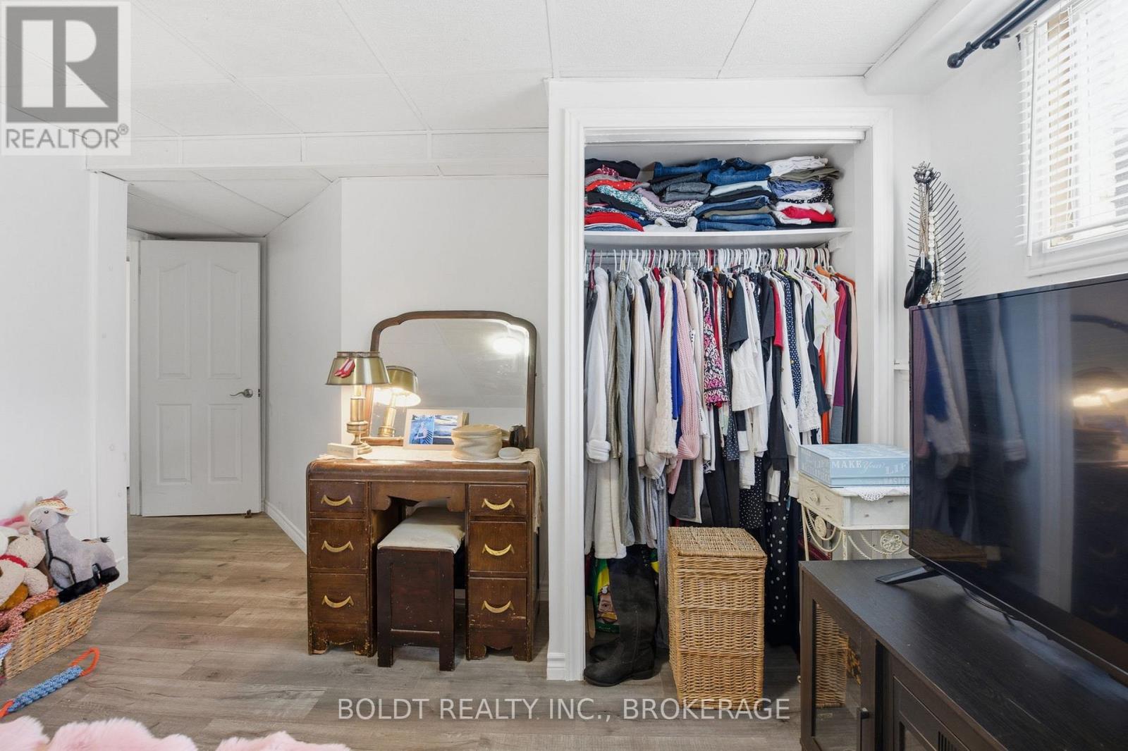 107 CHAPEL HILL CRESCENT — photo 34