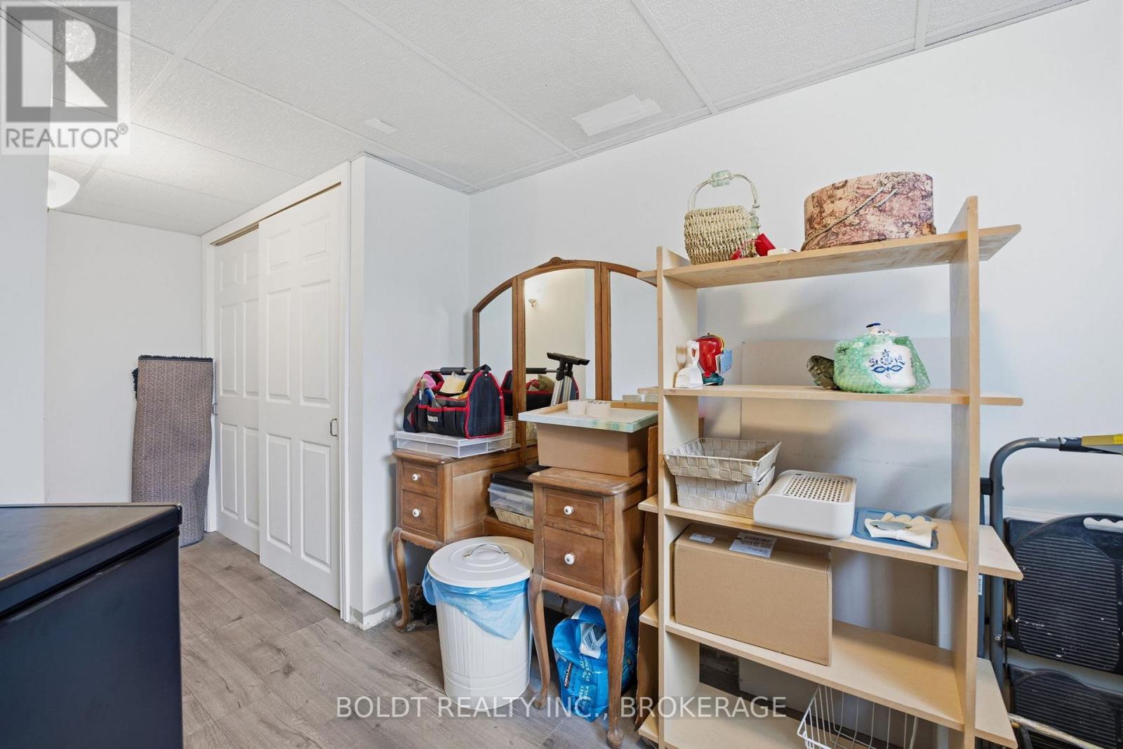 107 CHAPEL HILL CRESCENT — photo 36