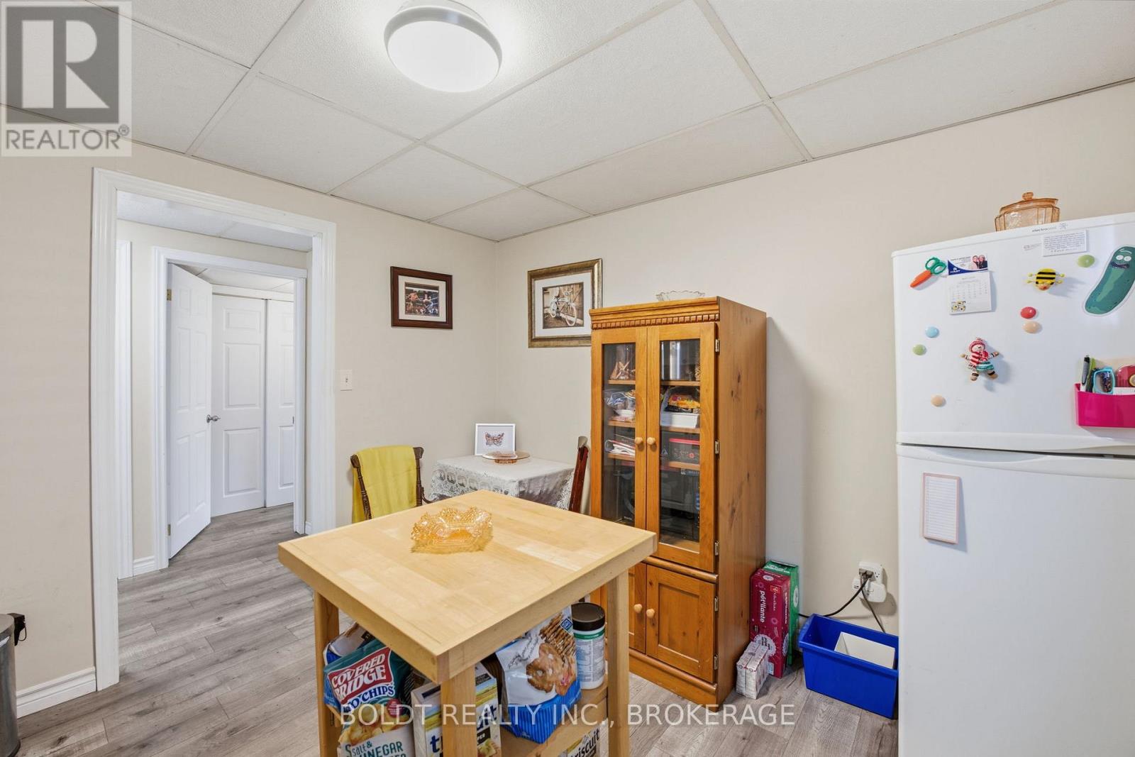 107 CHAPEL HILL CRESCENT — photo 37