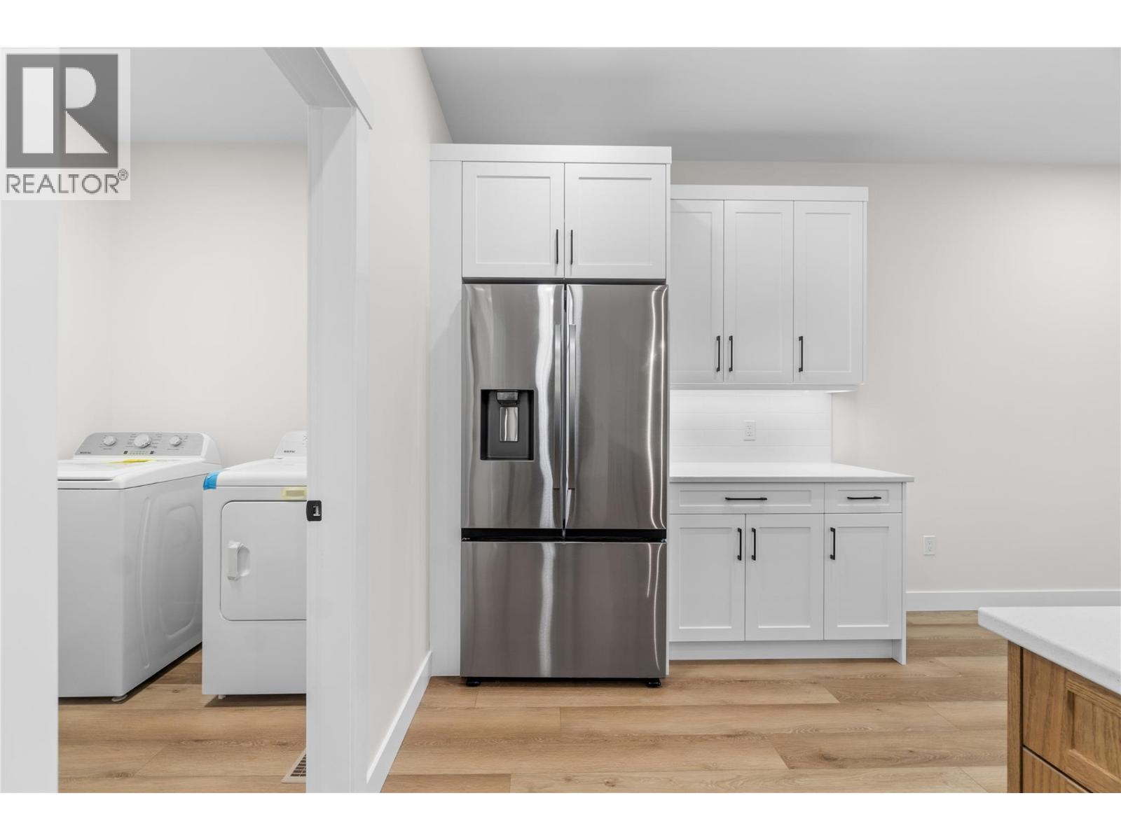 #10 231 20 STREET NE - 15