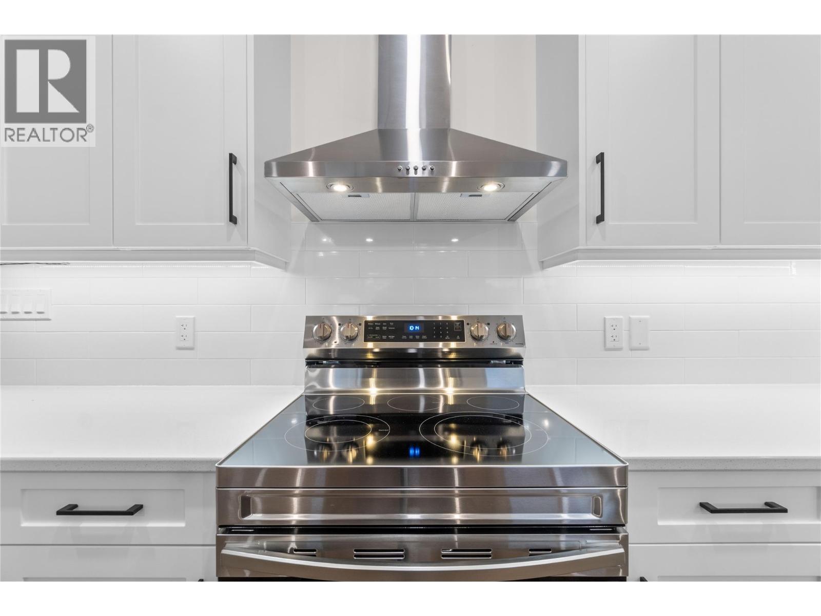 #10 231 20 STREET NE - 22