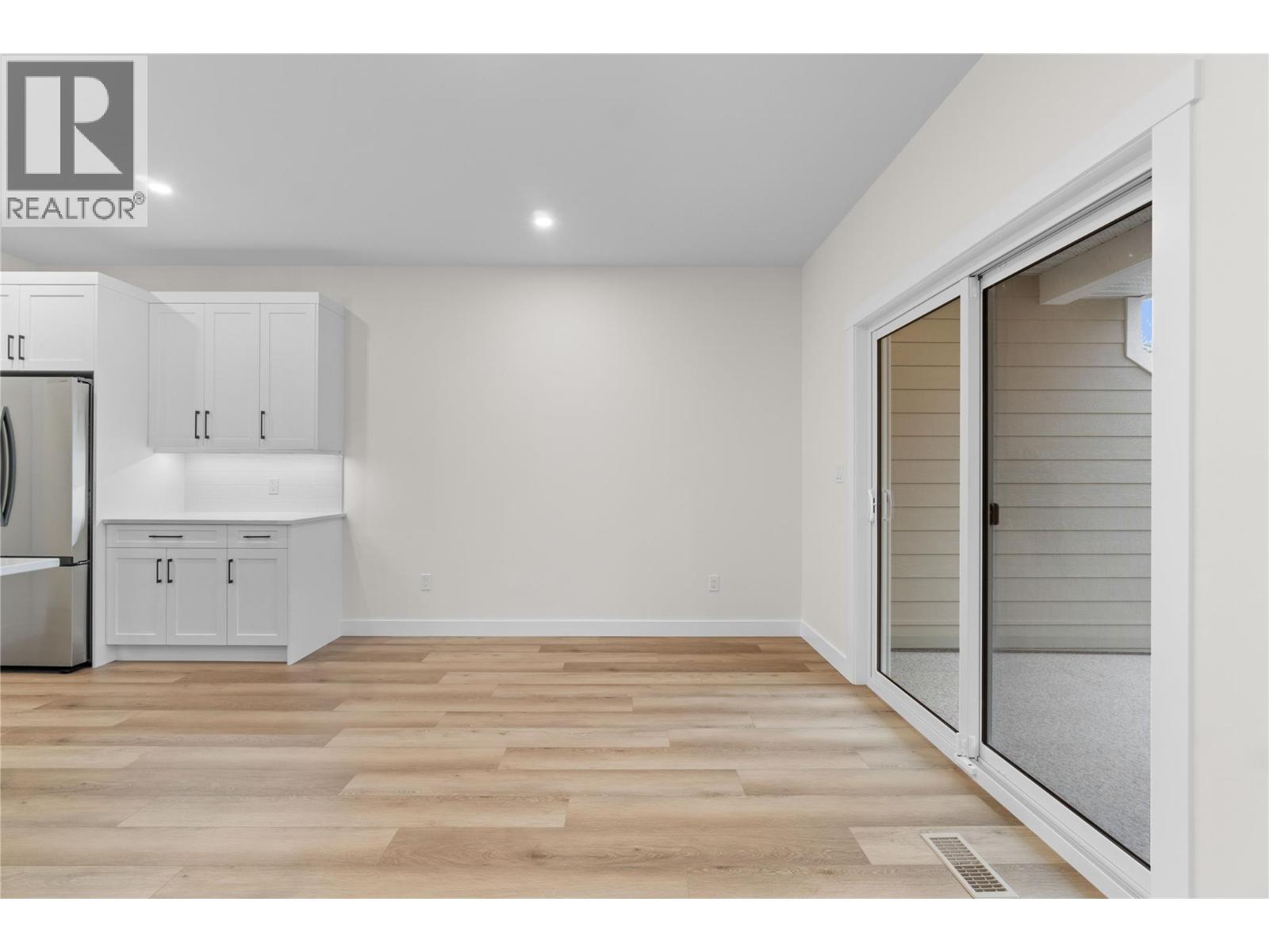 #10 231 20 STREET NE - 29