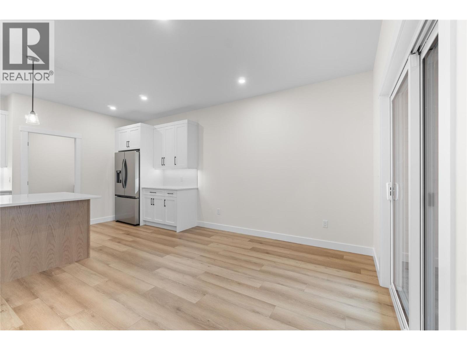 #10 231 20 STREET NE - 30