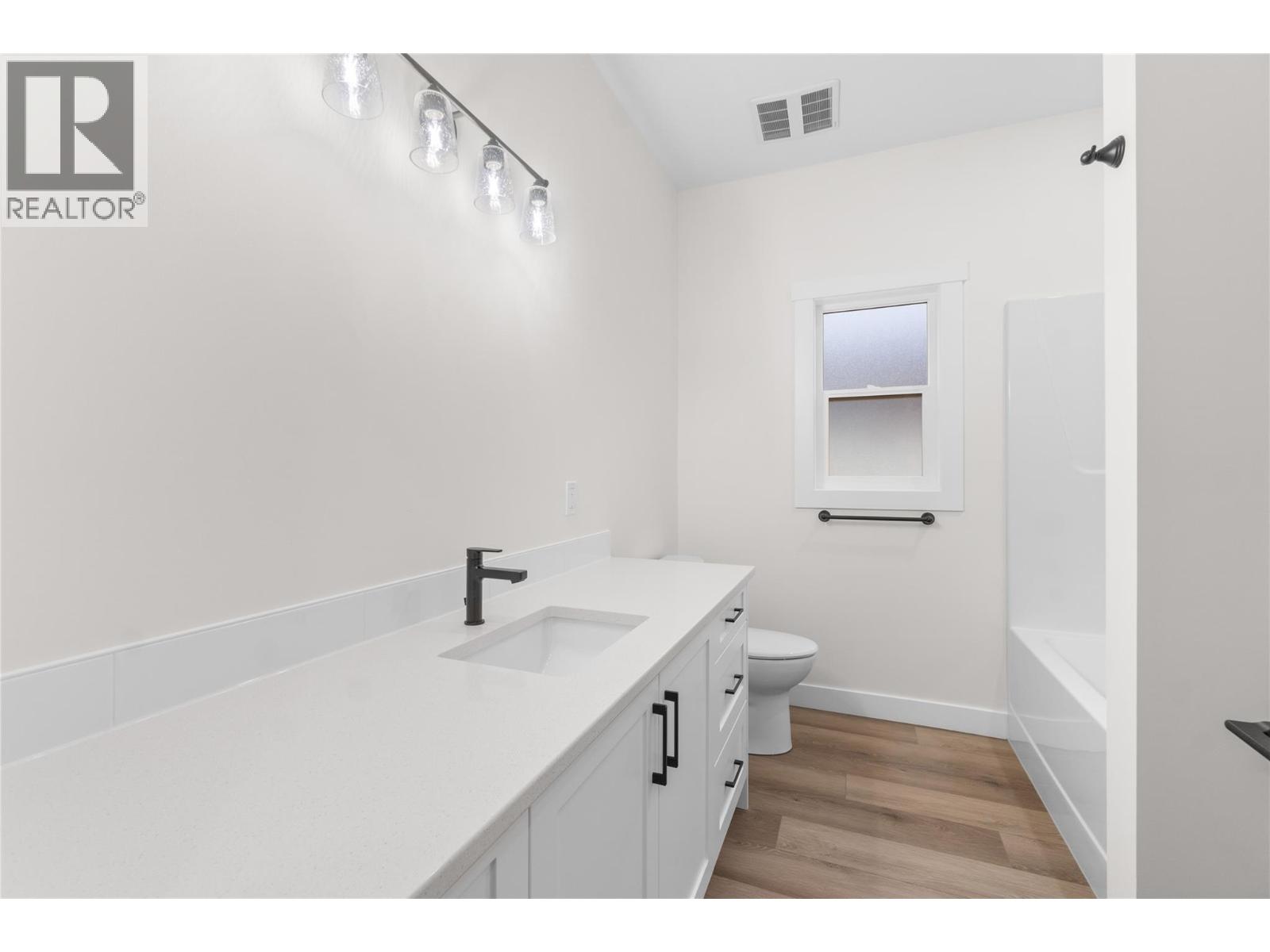 #10 231 20 STREET NE - 42