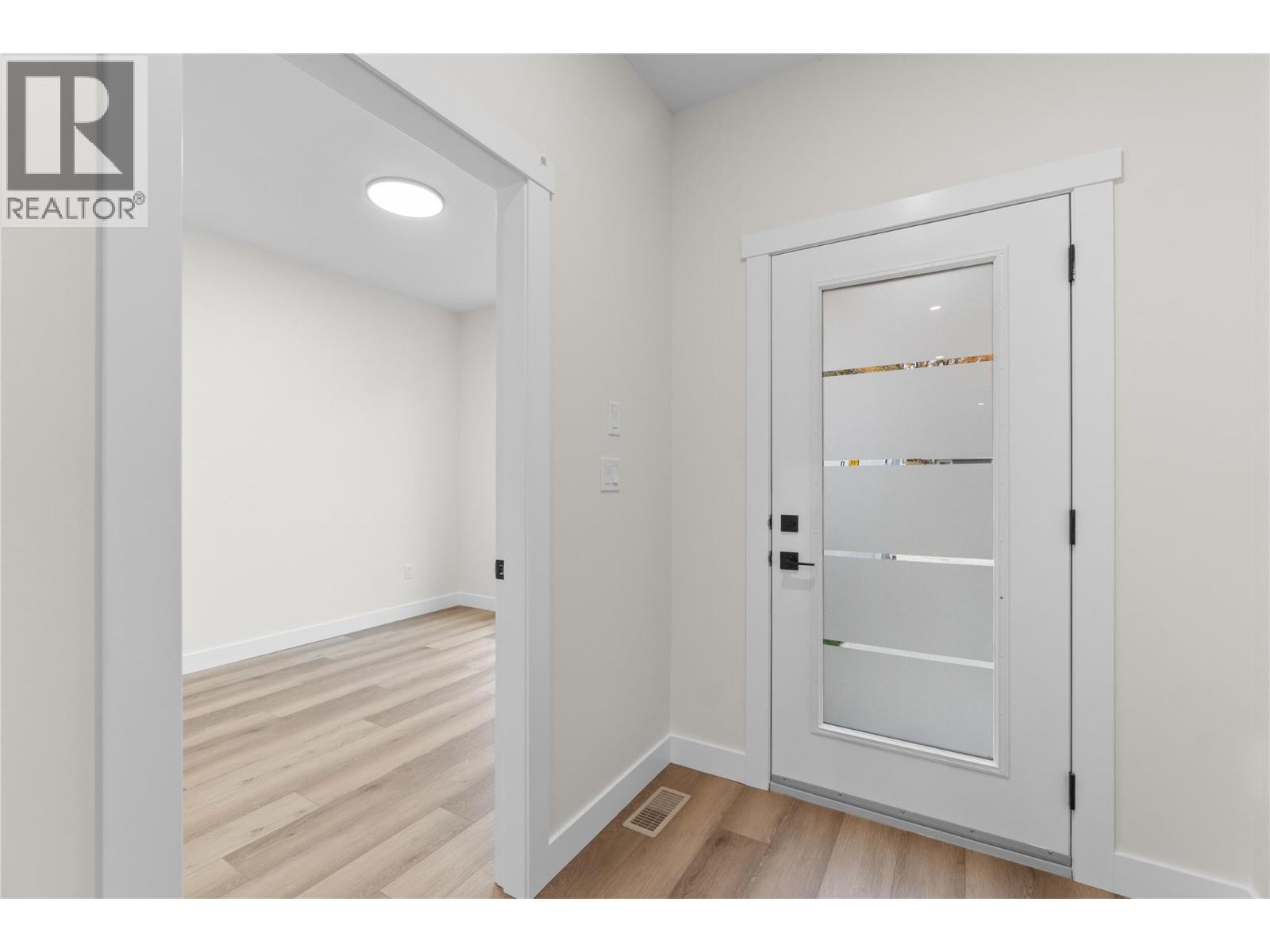 #10 231 20 STREET NE - 48