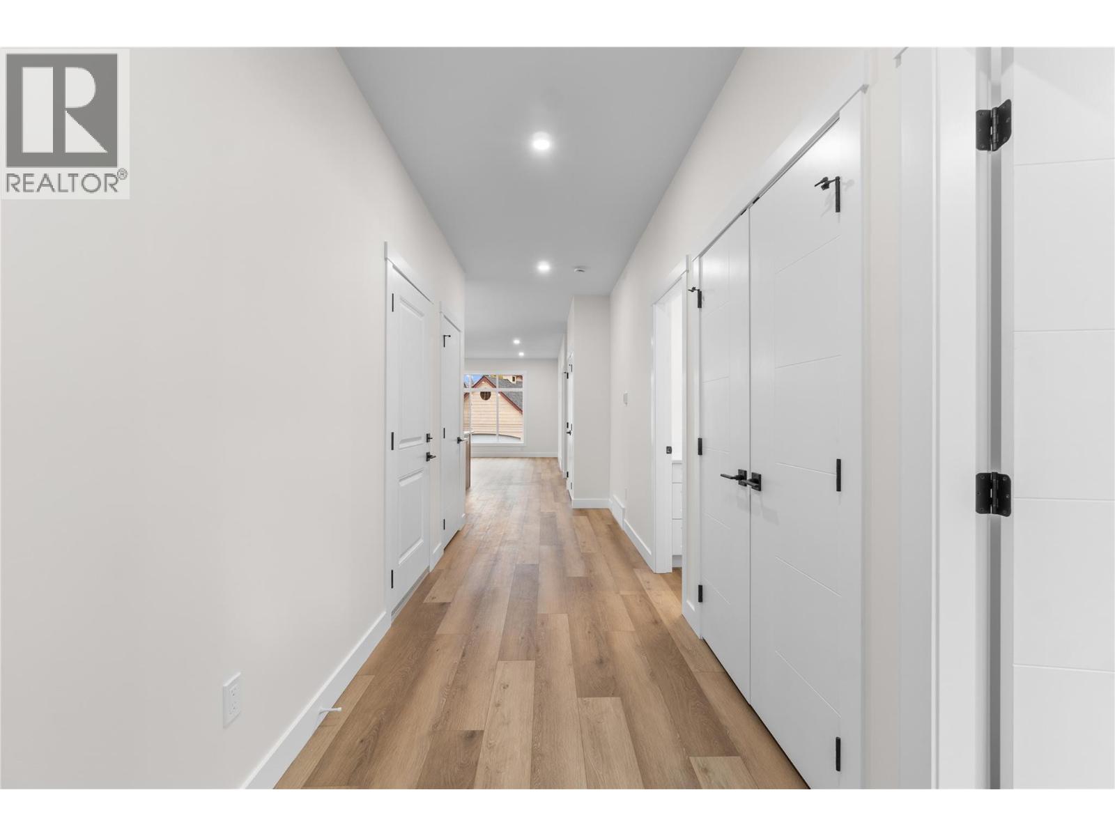 #10 231 20 STREET NE - 49