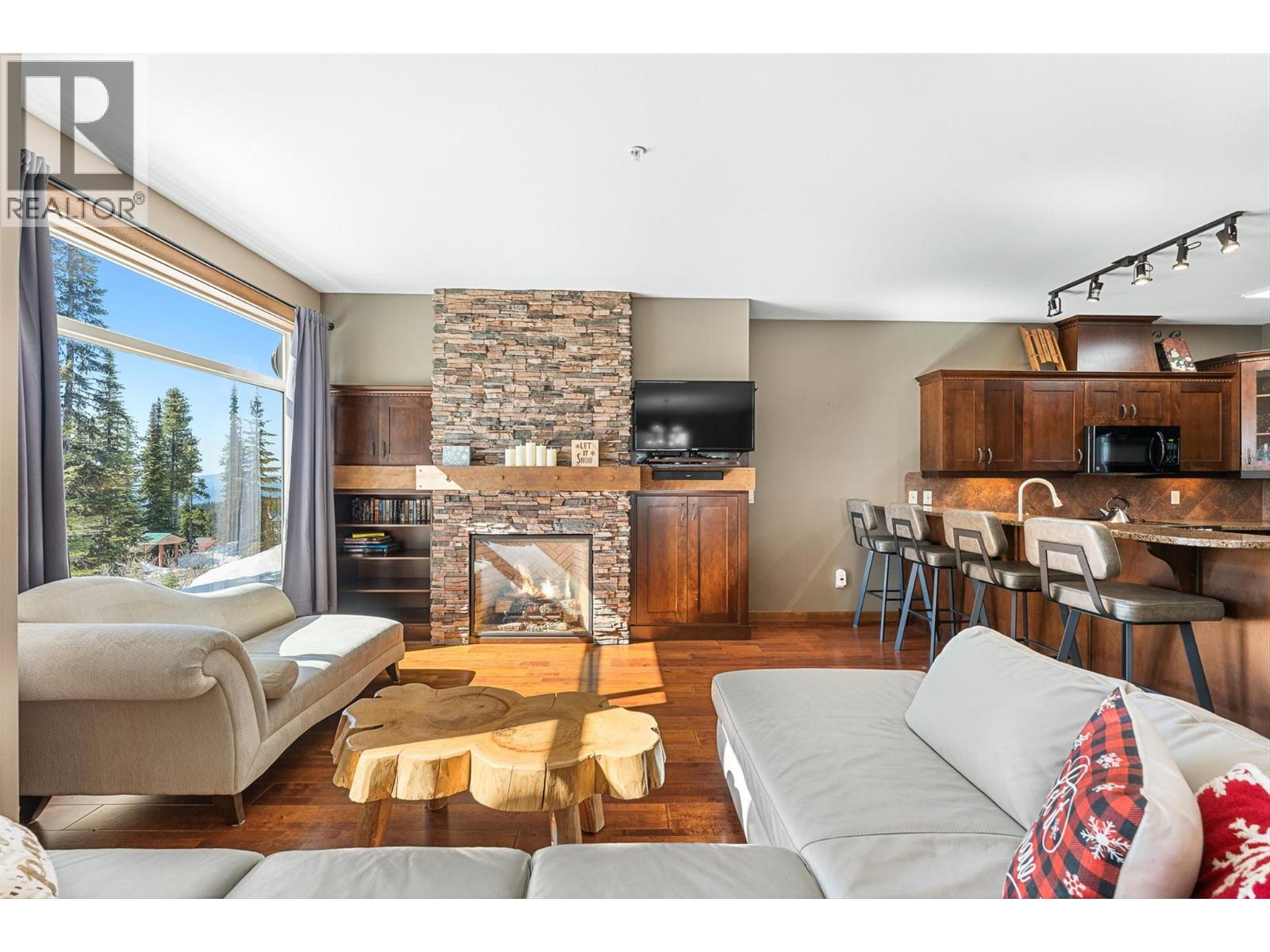 5895 Snow Pines Way Unit# 2, Big White