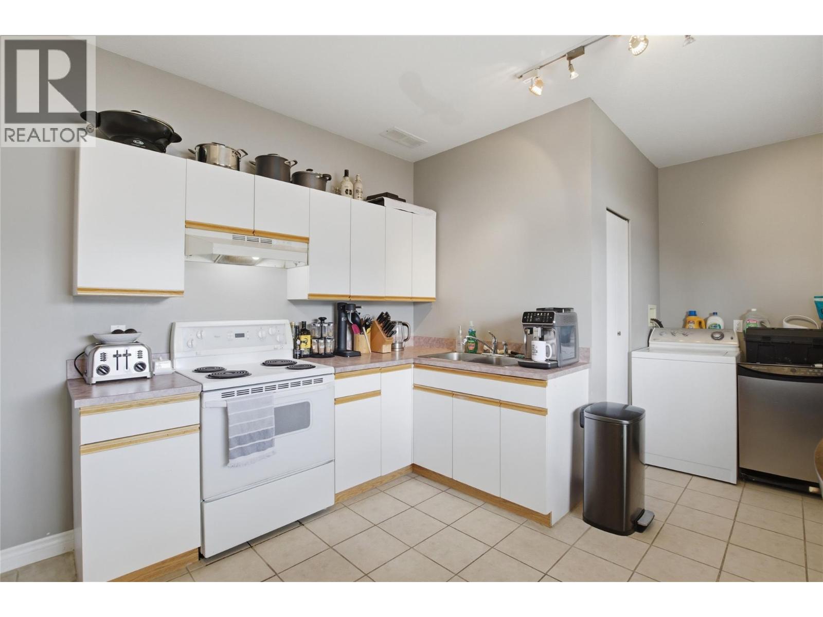 5245 Sutherland Road, Peachland